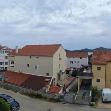 Esto - Classic One Bedroom With Balcony 3