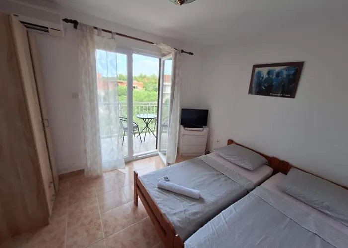Esto - Classic One Bedroom With Balcony 3 דירה ביוגראד נה מורו